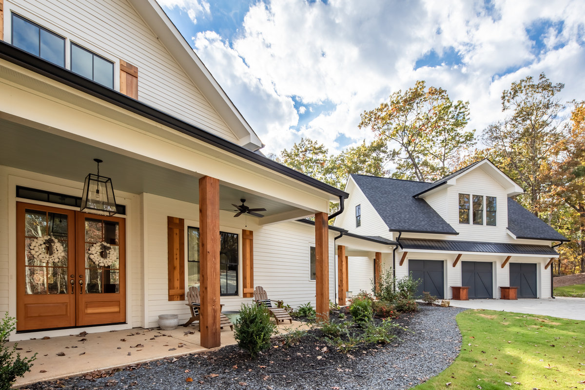 Achieving the Modern Farmhouse Look for Your “Barndominium” with Fiber Cement Siding