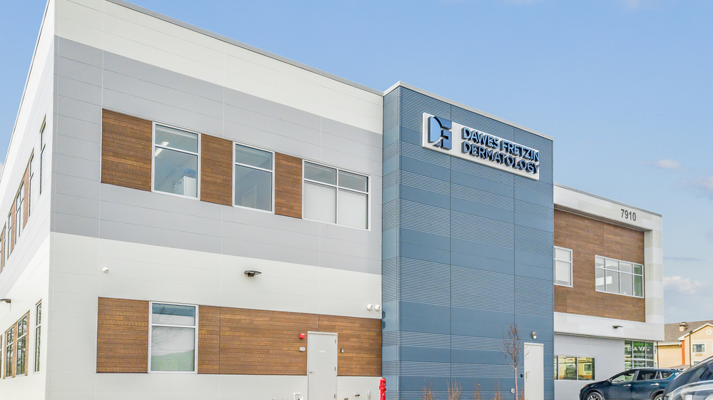 The exterior of Dawes Fretzin Dermatology utilizing Nichiha Illumination and Rough Sawn fiber cement cladding.