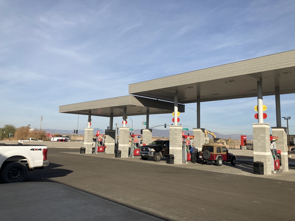 A shot showcasing the gas-filling carport area of Speedway convenience store utilizing Nichiha&rsquo;s fiber cement cladding.