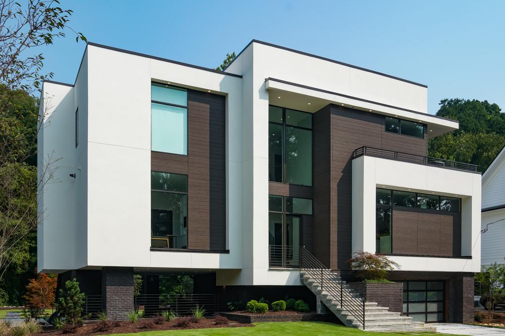 A home in Atlanta Georgia that’s white and dark brown with large windows utilizing Nichiha’s VintageWood.